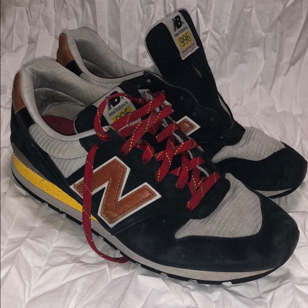New Balance Men sz 9.5 leather & Suede